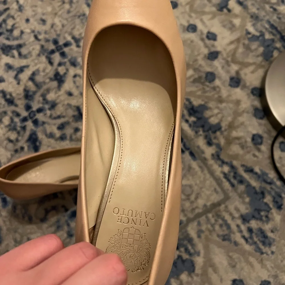 Vince Camuto elegant Beige/Nude/Neutral pumps - Picture 8 of 9
